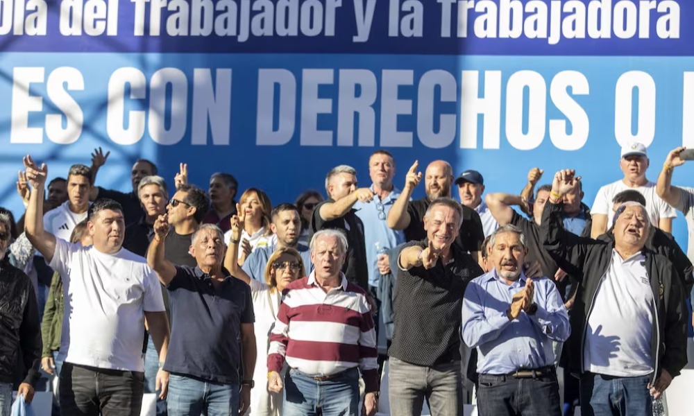 LA CGT LE MARCA LA CANCHA A MILEI